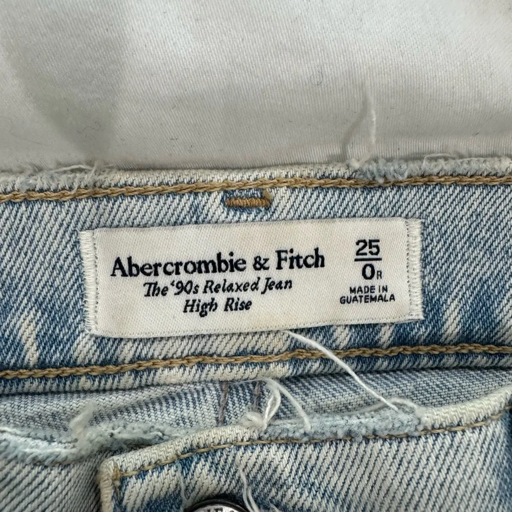 Size 25 / 0R The ‘90s Relaxed Jean High Rise Light Blue Distressed Women’s - Picture 9 of 9